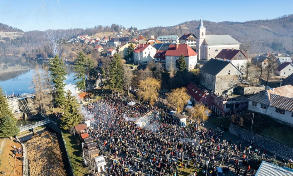 Doček Nove godine u podne u Fužinama