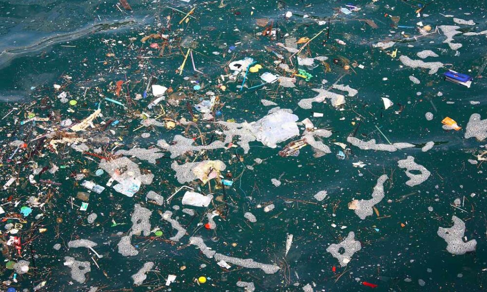 smeće u moru