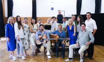 Vraćam se Zagrebe tebi ispred HNK u Zagrebu