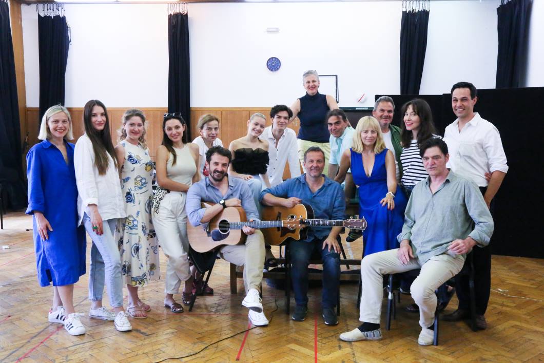 Vraćam se Zagrebe tebi ispred HNK u Zagrebu