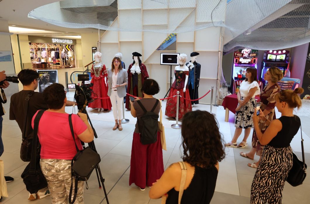 Baci oko na kazlišni izlog