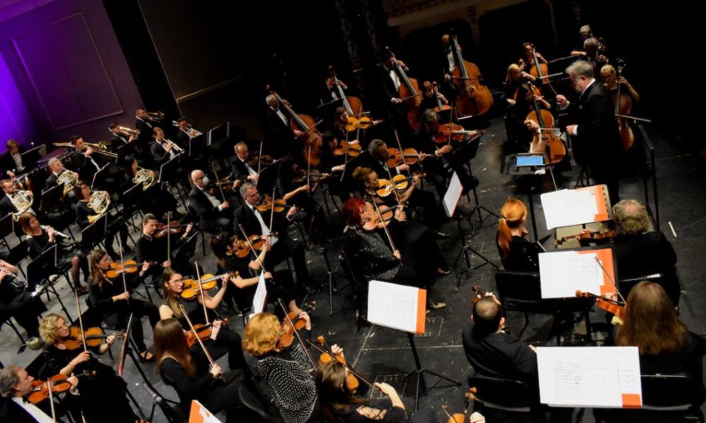 Koncert pred kazalištem