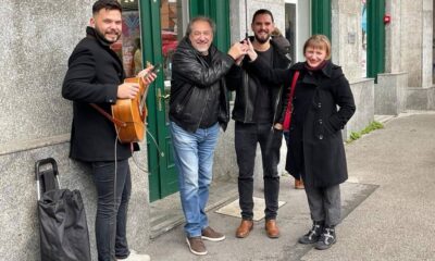 Ususret koncertu 'Domu mom' izvođači su zapjevali na zagrebačkoj Tržnici Dolac. Dio je to promocije velikog koncerta