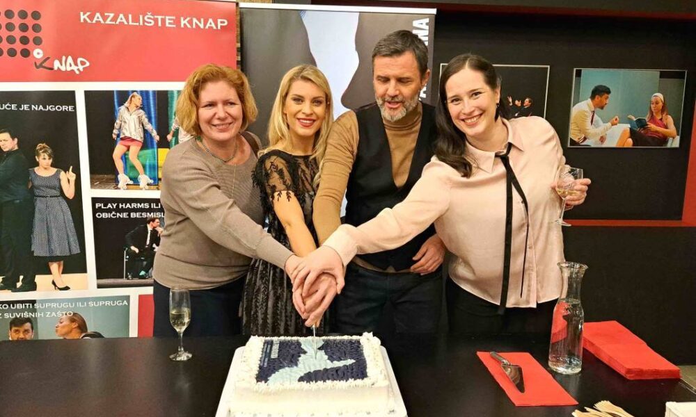 Iza paravana_Kazalište KNAP