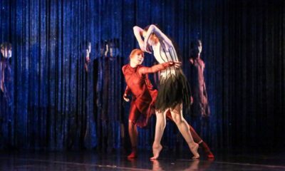 DYAD 1929 LIGHT THROUGH THE FINGERS