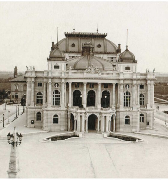 kazalište neposredno nakon otvaranja