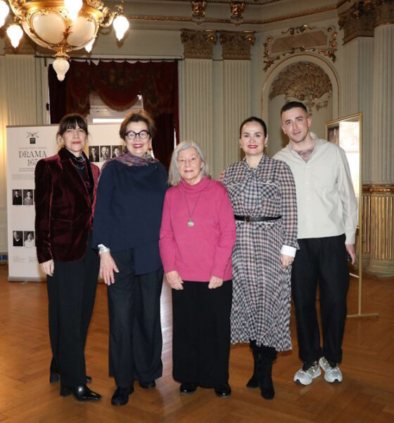Viša kustosica Muzeja grada Zagreba i voditeljica Kazališne zbirke Marina Perica Krapljanov, autorica koncepta izložbe dr. sc. Snježana Banović, glumica, kazališna redateljica i pedagog