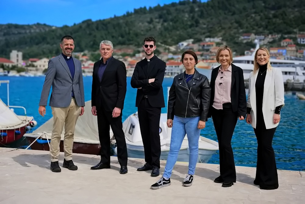 Zajedno, Vela Luka - Sunce Što Drukčije Grije