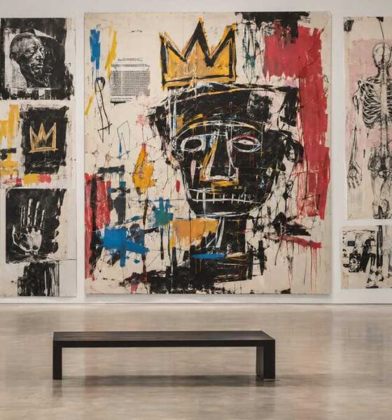 Ilustracija suvremene umjetnosti, sitotiska i ponavljanja motiva u galeriji.